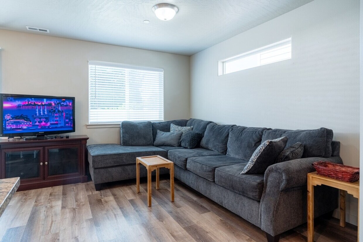 Foto principal - 5706 W 1st Pl