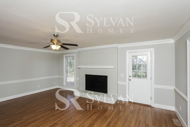 Building Photo - Gorgeous 4BR 3BA Home