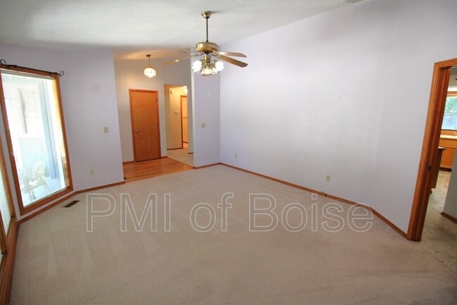 Building Photo - 4022 S Iriondo Way