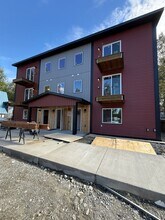 Building Photo - 883 E 75th Ct