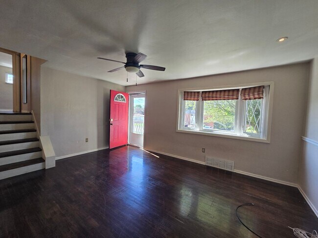 Foto del edificio - Beautiful 3 Bedroom Home - Garden City