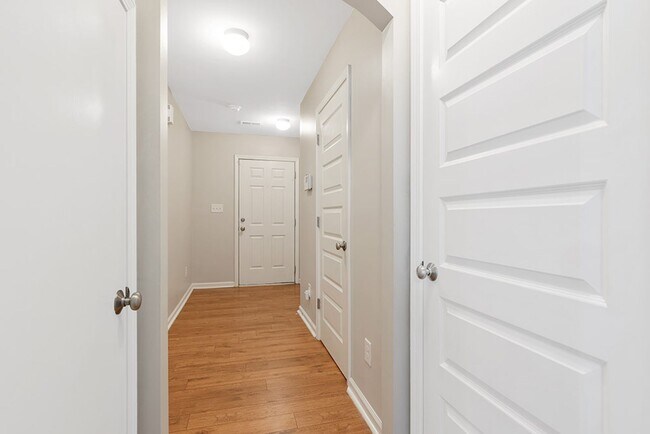 Building Photo - Great Home with Fenced Yard!