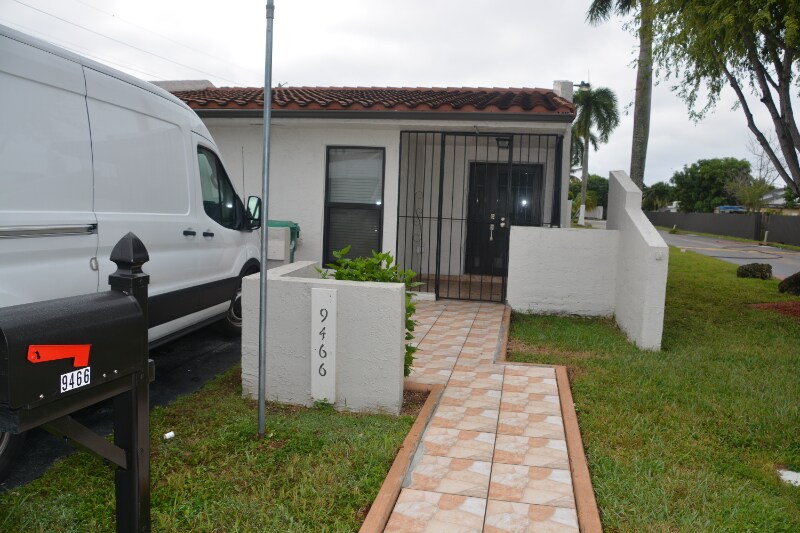 Foto principal - 9466 SW 6th Terrace