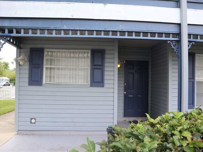Building Photo - CONDO 2Bedroom 2 Bath MOVE IN READY CALL C...