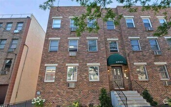 Building Photo - 617 Madison St