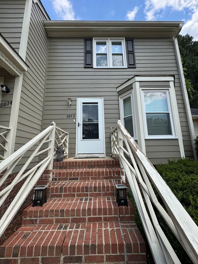 Building Photo - 5612 Darrow Dr