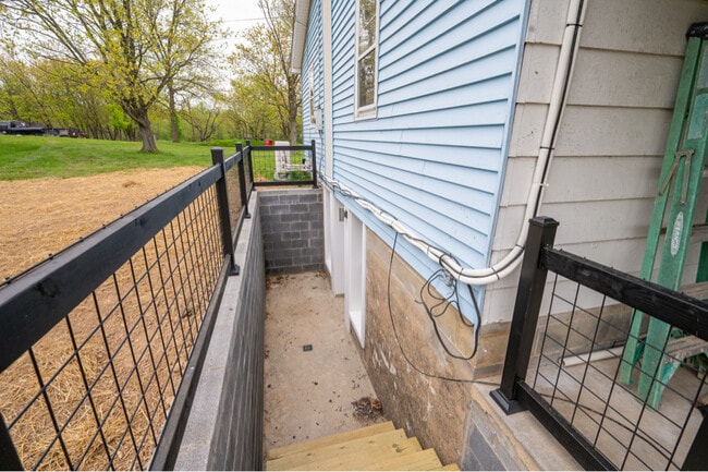 Building Photo - 748 Avondale Rd
