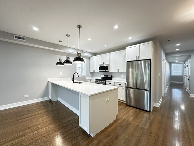 Building Photo - 2630 W Carmen Ave
