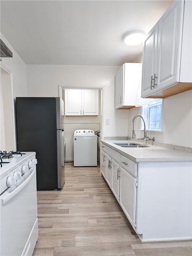 Foto del edificio - 6101 S Hobart Blvd