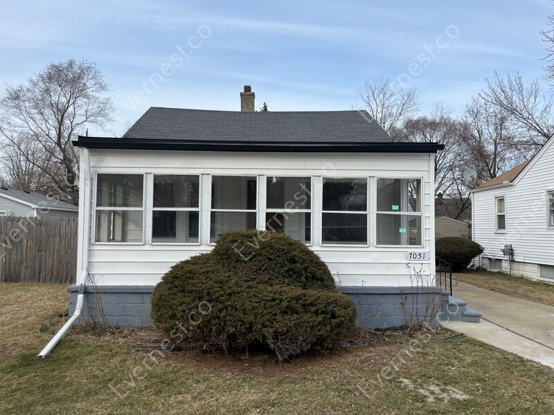 Primary Photo - 7051 Studebaker Ave