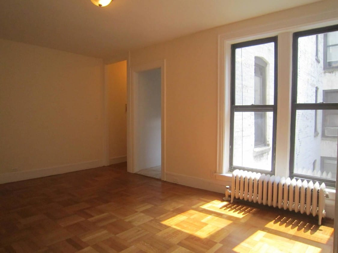 Primary Photo - 325 W 71st St