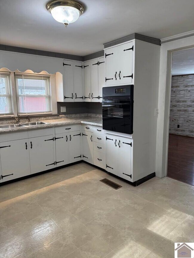 Foto del edificio - 3512 Breezeel School Rd