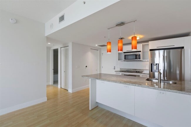 Foto del edificio - 185 SW 7th St