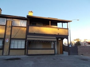 Building Photo - 6208 Ilanos Ln