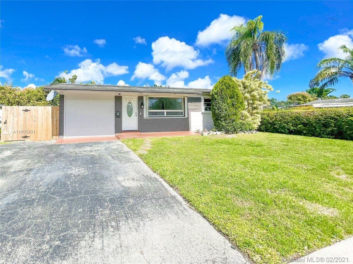 Foto principal - 6121 SW 21st St