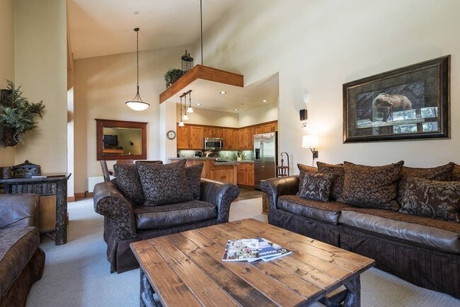 Living Room - 2004 Lodestar Dr