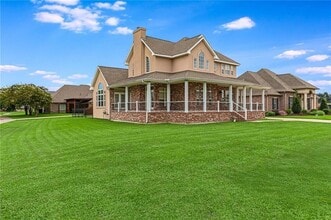 Building Photo - 304 Mistletoe Dr