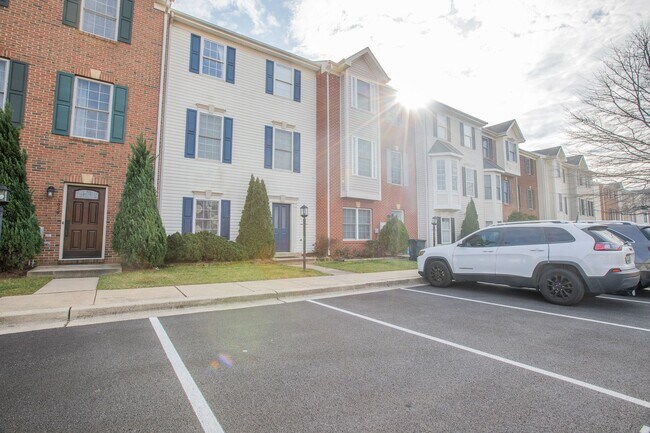 Building Photo - Amazing 4 BR/3.5 BR Townhome in Gambrills!