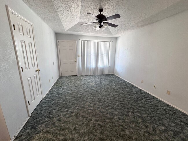 Foto del edificio - 420 E 9th St