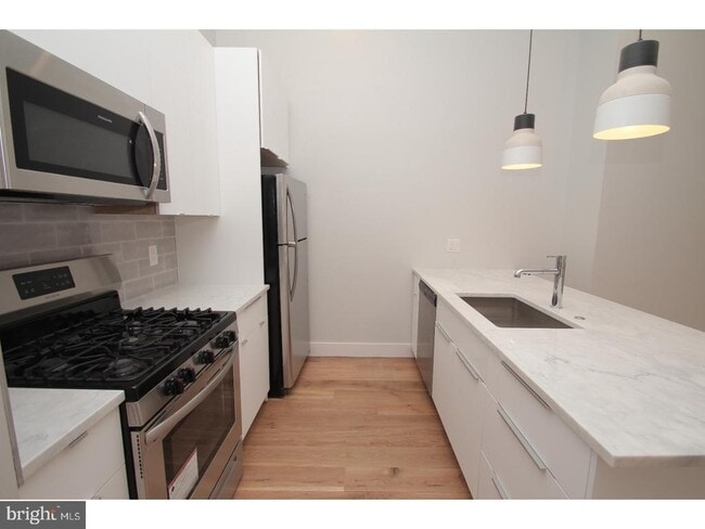 Building Photo - 220 S 3rd St