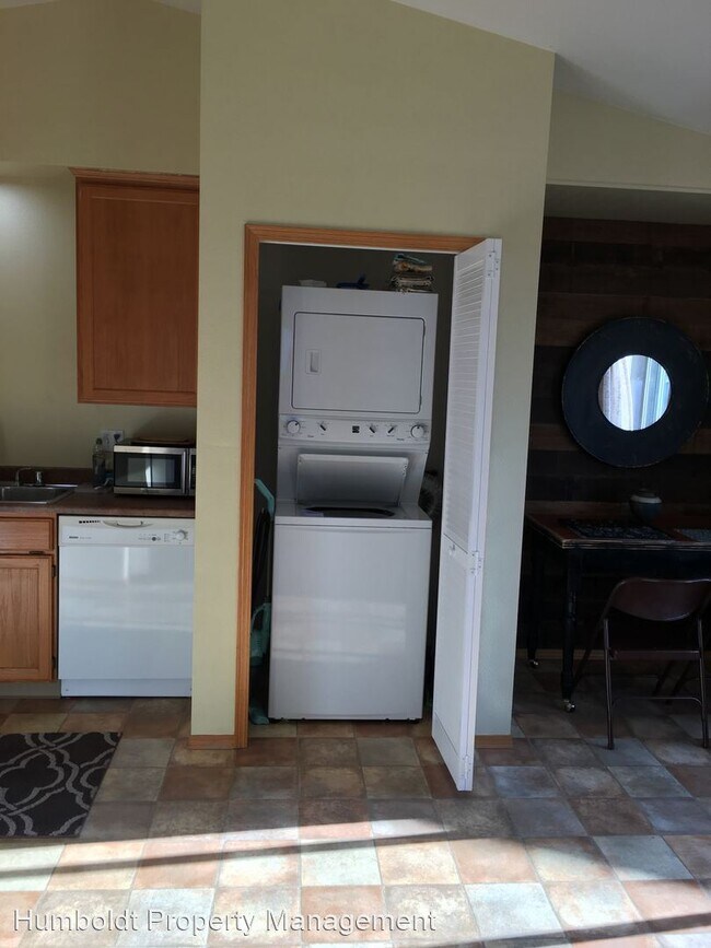 Building Photo - 1615 Chanterelle Dr