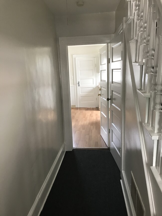 Entry to apartment - 816 Pacific St