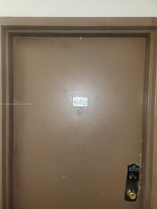 Foto principal - 4855 NW 7th St