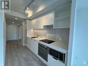Building Photo - 82-2882 Dalhousie St