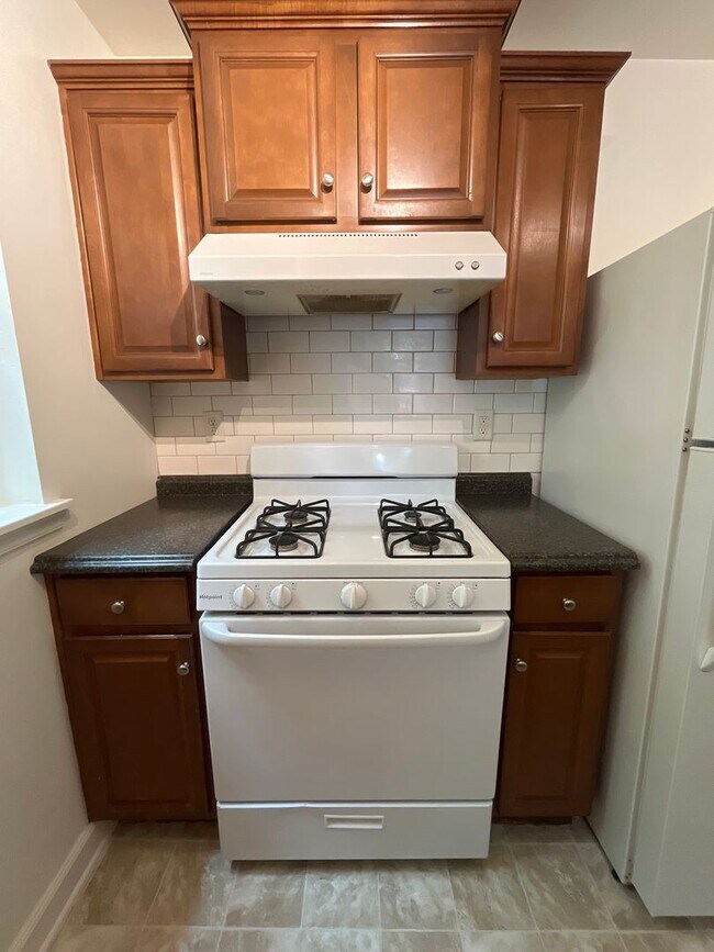 Building Photo - 3 Br 1 Bath Twin Home available in Bethlehem