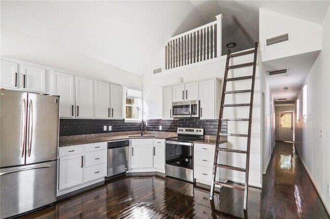 Building Photo - 575 Martin St SE