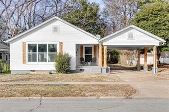 Building Photo - 730 W Cherry Ave