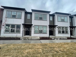 Building Photo - 793 S State Rd