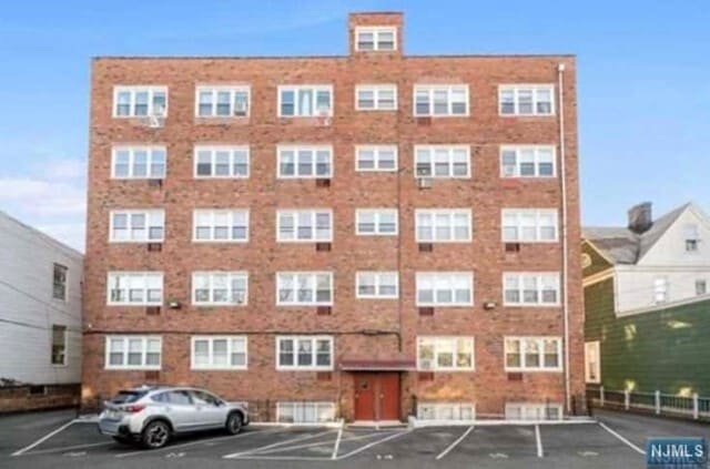 Building Photo - 154 Bowers St