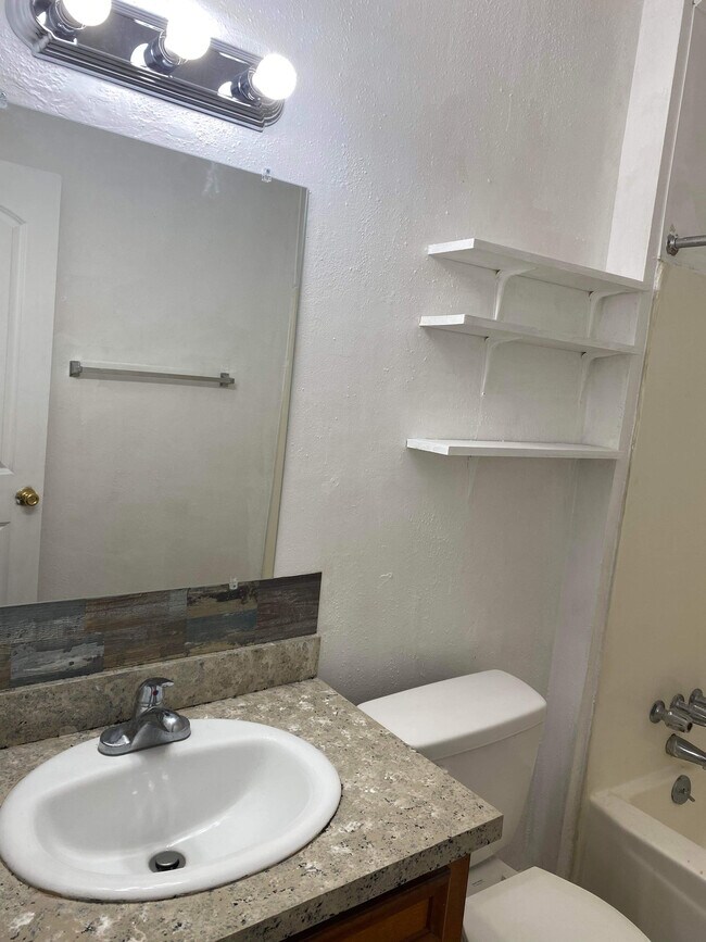 Building Photo - 8430 Round Rock Dr