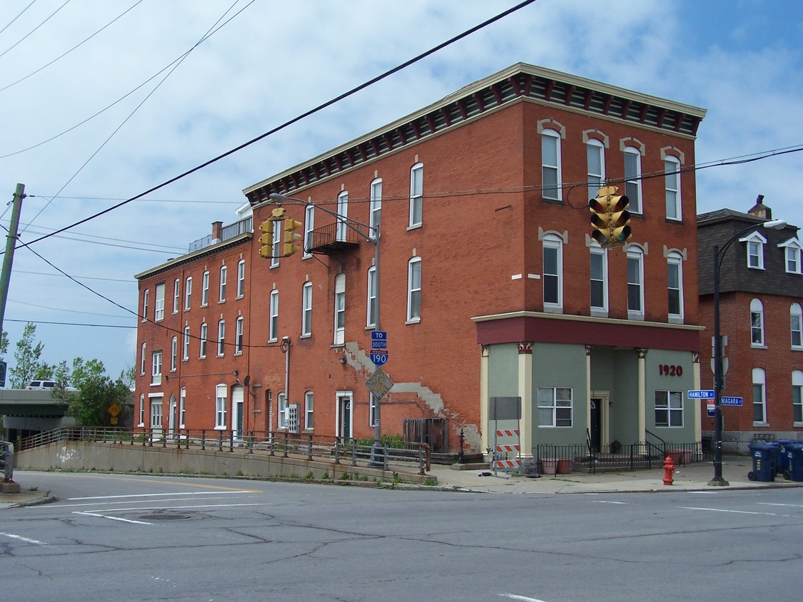 Building Photo - 1920 Niagara St