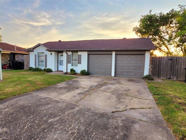 Building Photo - 12110 Murr Way
