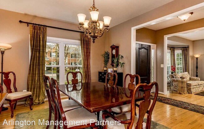 Building Photo - 5 br, 3.5 bath House - 10532 Coral Berry Dr