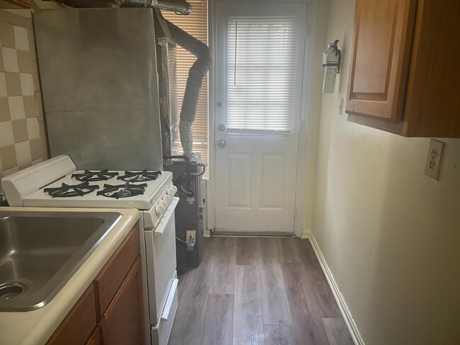 Foto del edificio - 6006 Clay St NE