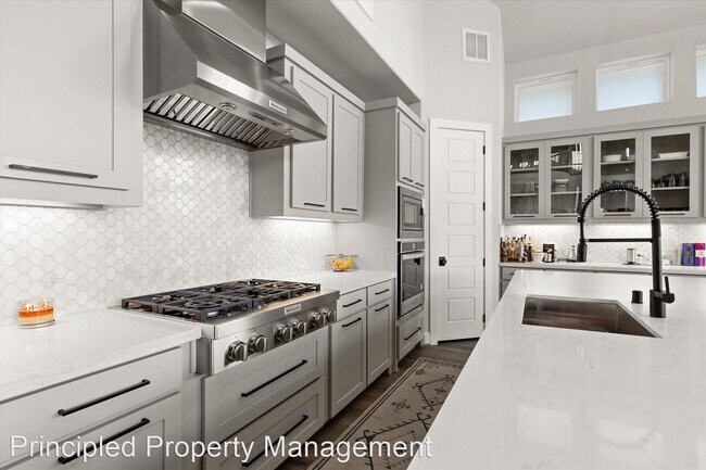 Foto del edificio - 5 br, 5 bath House - 721 Yarrow Street