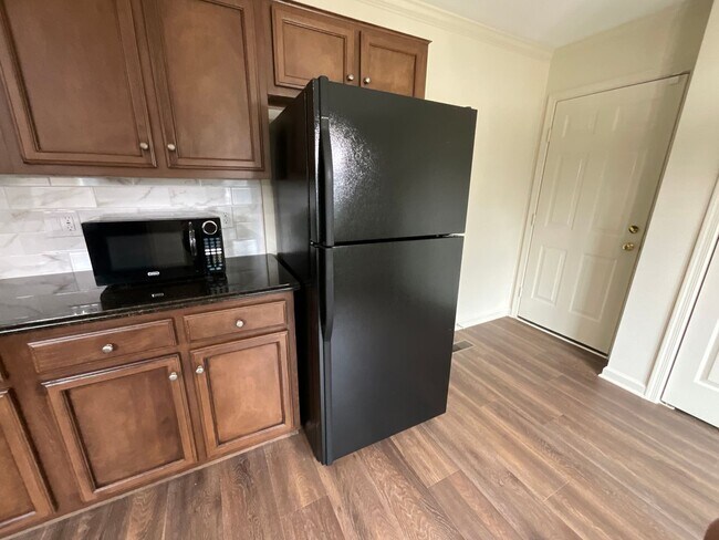 Building Photo - Now Available! Beautiful 3/2.5 home overlo...