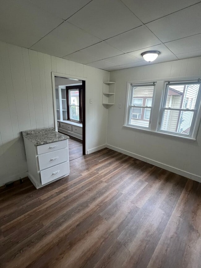 Building Photo - Charming 4-Bedroom Single-Family Home in C...