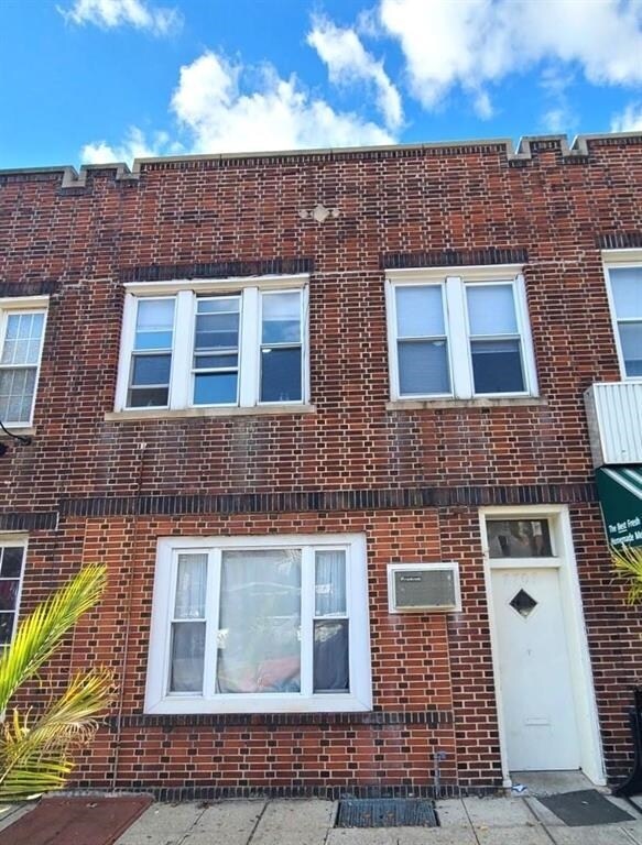 Foto principal - 7707 Broadway