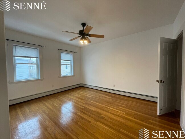 Foto del edificio - 275 Hurley St