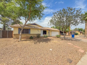 Building Photo - 2812 S Cottonwood Dr