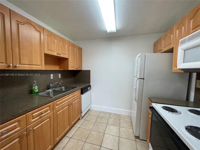 Building Photo - 4670 W 13th Ln