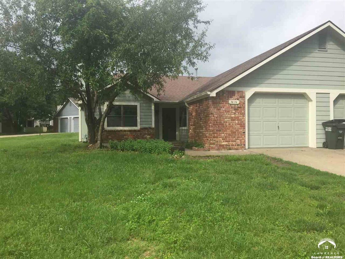 Primary Photo - 919 Alma Dr