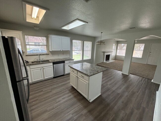 Foto del edificio - 3 Bedroom 2 bath in the heart of South Austin