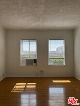 Building Photo - 920 S Hobart Blvd