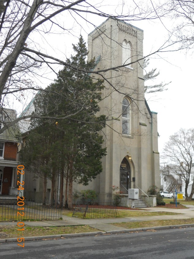 Building Photo - 14 S Bradford St