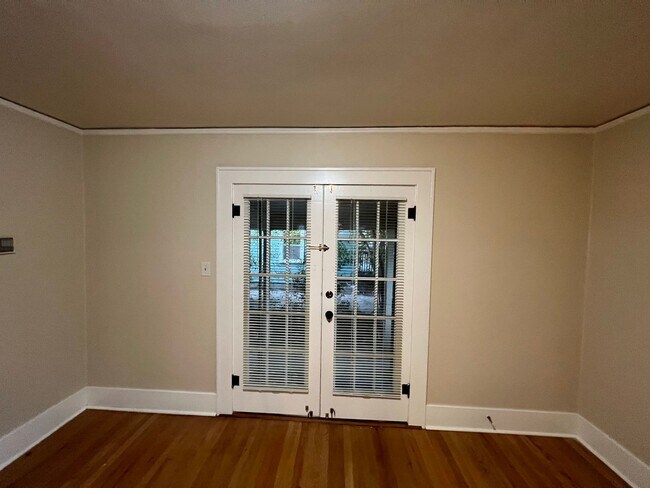 Foto del edificio - Charming and Spacious 4 Bed, 2.5 Bath Home near Downtown